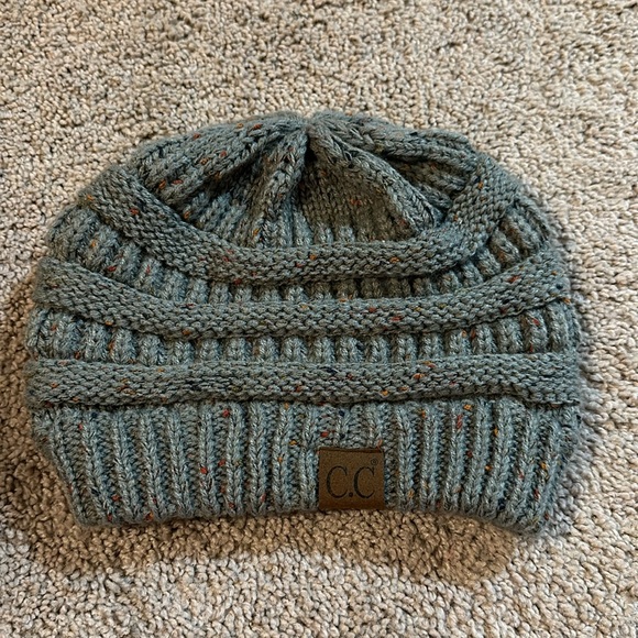 C.C Beanie - Picture 1 of 2